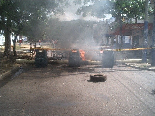 Barricada Acrata.