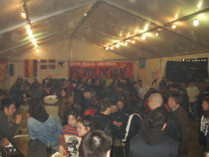 El aforo de la carpa del PCPC y los CJC estuvo constantemente completo