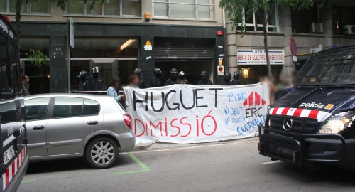 Desallotjament dels estudiants que ocupaven la seu d'ERC. Foto: Apoptosis