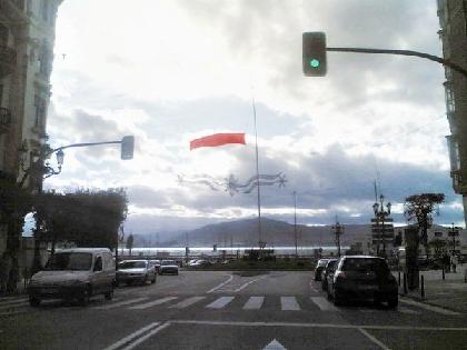 Bandera roja ondeando en Puertochicu