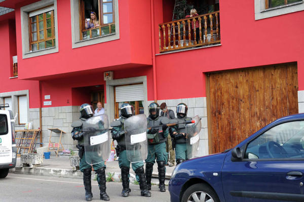 antidisturbios niño